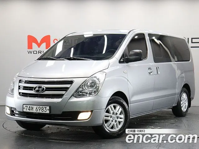 HYUNDAI GRAND STAREX 2017 — 126 577 км, серебристый, Корея — под ключ — фото 1