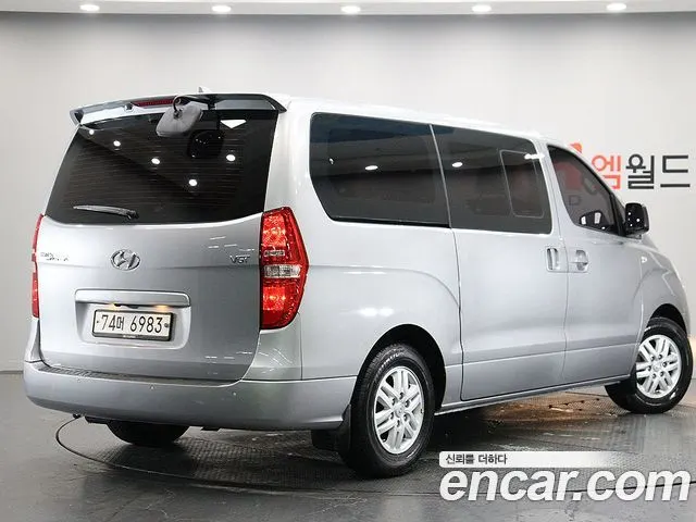 HYUNDAI GRAND STAREX 2017 — 126 577 км, серебристый, Корея — под ключ — фото 3