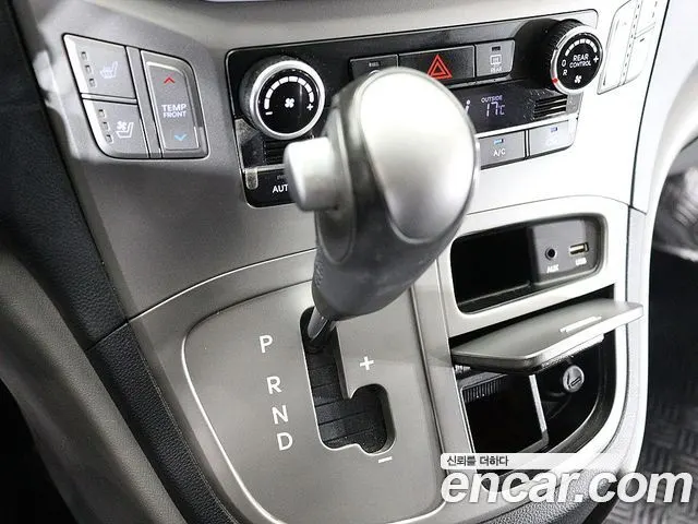 HYUNDAI GRAND STAREX 2017 — 126 577 км, серебристый, Корея — под ключ — фото 10