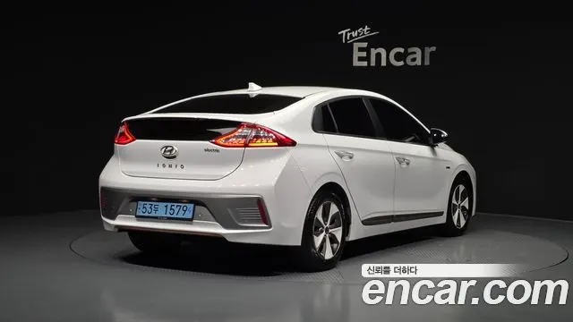 HYUNDAI IONIQ ELECTRIC 2017 — 120 764 км, белый, Корея — под ключ — фото 2