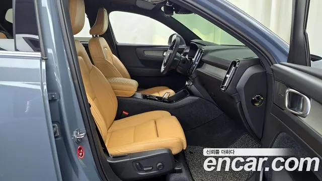 VOLVO XC40 2021 — 46 768 км, светло-серебристый, Корея — под ключ — фото 11