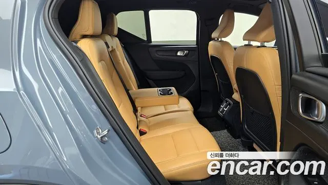 VOLVO XC40 2021 — 46 768 км, светло-серебристый, Корея — под ключ — фото 12