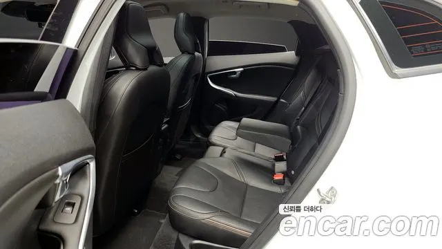 VOLVO V40 CROSS COUNTRY 2019 — 58 342 км, белый, Корея — под ключ — фото 11