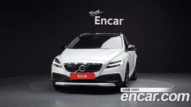 VOLVO V40 CROSS COUNTRY 2019 — 58 342 км, белый, Корея — под ключ — фото 3