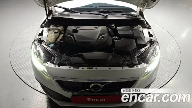 VOLVO V40 CROSS COUNTRY 2019 — 58 342 км, белый, Корея — под ключ — фото 6