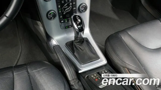 VOLVO V40 CROSS COUNTRY 2019 — 58 342 км, белый, Корея — под ключ — фото 9