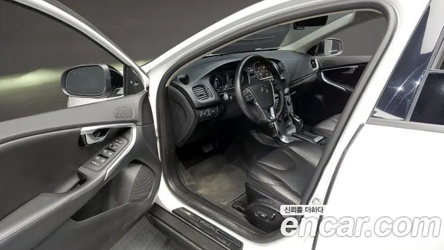 VOLVO V40 CROSS COUNTRY 2019 — 58 342 км, белый, Корея — под ключ — фото 10