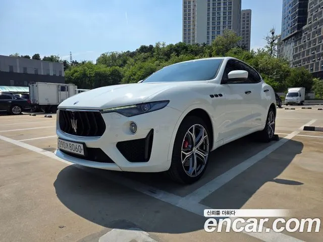 MASERATI LEVANTE 2019 — 48 000 км, белый, Корея — под ключ — фото 1