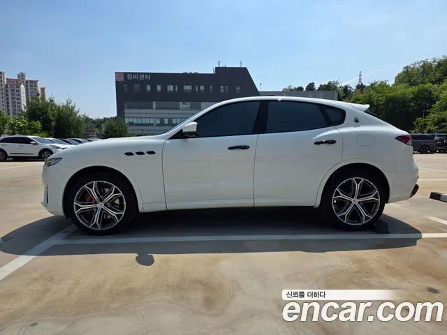 MASERATI LEVANTE 2019 — 48 000 км, белый, Корея — под ключ — фото 3