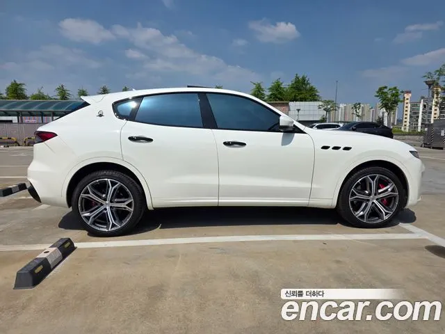 MASERATI LEVANTE 2019 — 48 000 км, белый, Корея — под ключ — фото 10