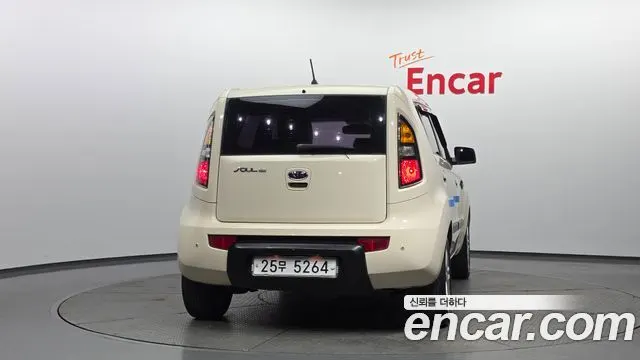 KIA SOUL 2010 — 137 377 км, белый-перламутр, Корея — под ключ — фото 4