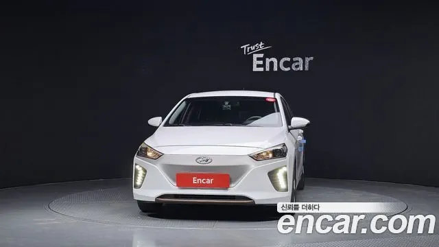 HYUNDAI IONIQ ELECTRIC 2018 — 50 473 км, белый, Корея — под ключ — фото 3