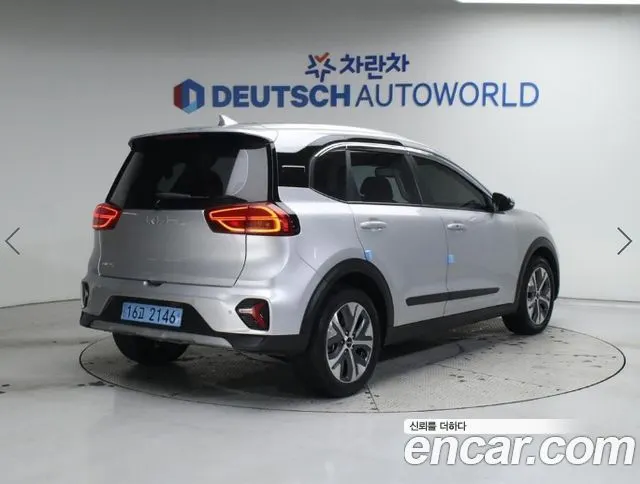 KIA NIRO PLUS 2024 — 73 524 км, серебристо-серый, Корея — под ключ — фото 2