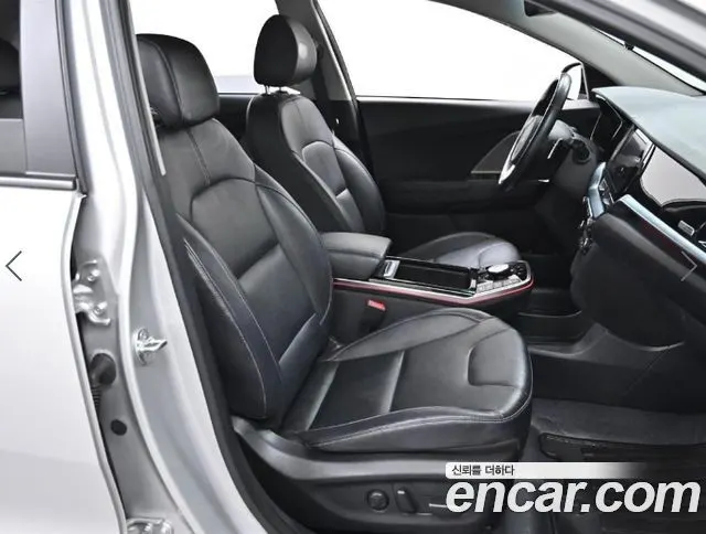 KIA NIRO PLUS 2024 — 73 524 км, серебристо-серый, Корея — под ключ — фото 10