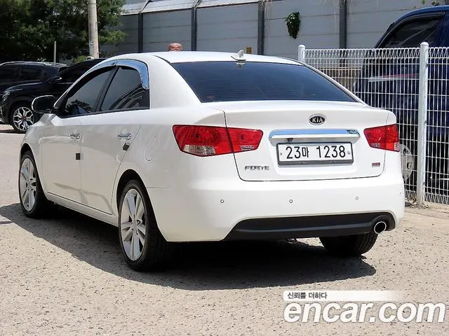 KIA FORTE 2013 — 72 134 км, белый, Корея — под ключ — фото 3