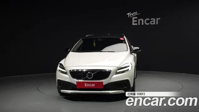 VOLVO V40 CROSS COUNTRY 2019 — 65 021 км, белый, Корея — под ключ — фото 3