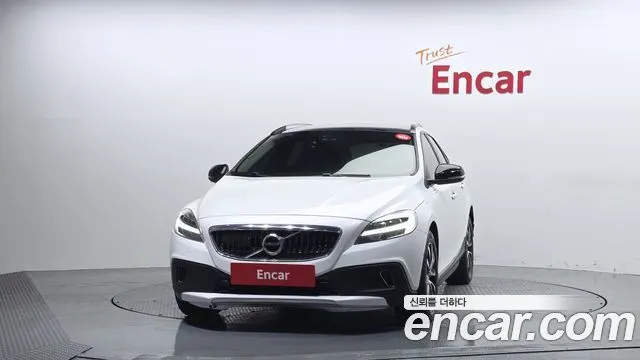 VOLVO V40 CROSS COUNTRY 2019 — 211 949 км, белый, Корея — под ключ — фото 3