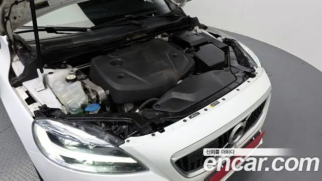 VOLVO V40 CROSS COUNTRY 2019 — 211 949 км, белый, Корея — под ключ — фото 6