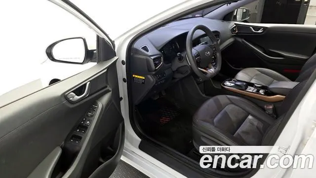 HYUNDAI IONIQ ELECTRIC 2019 — 74 551 км, белый, Корея — под ключ — фото 10