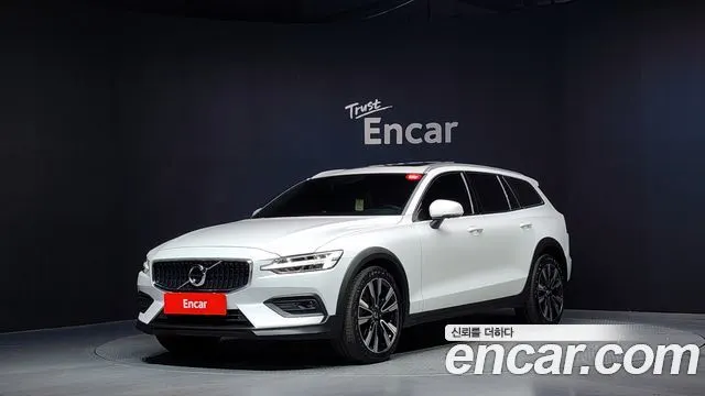 VOLVO V60 CROSS COUNTRY 2022