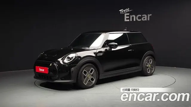 MINI COOPER ELECTRIC 2022 — 46 311 км, чёрный, Корея — под ключ — фото 1