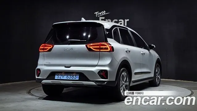 KIA NIRO PLUS 2023 — 62 714 км, серебристо-серый, Корея — под ключ — фото 2