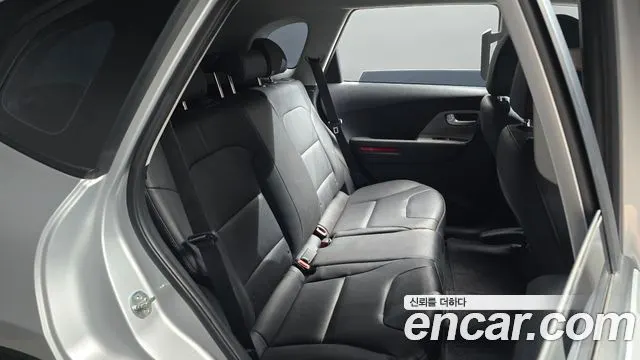 KIA NIRO PLUS 2023 — 62 714 км, серебристо-серый, Корея — под ключ — фото 11