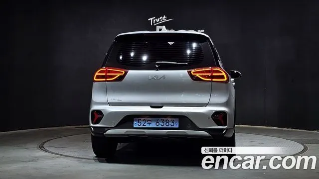 KIA NIRO PLUS 2023 — 62 714 км, серебристо-серый, Корея — под ключ — фото 4