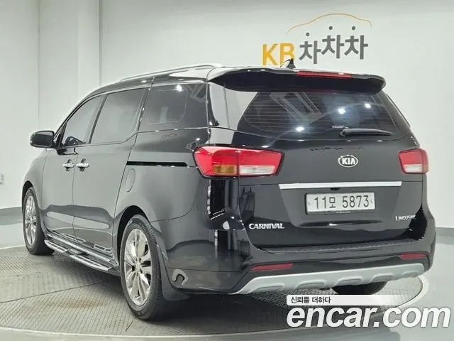 KIA CARNIVAL 2016 — 140 000 км, чёрный, Корея — под ключ — фото 2