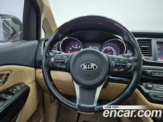 KIA CARNIVAL 2016 — 140 000 км, чёрный, Корея — под ключ — фото 9