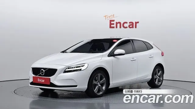 VOLVO V40 2017