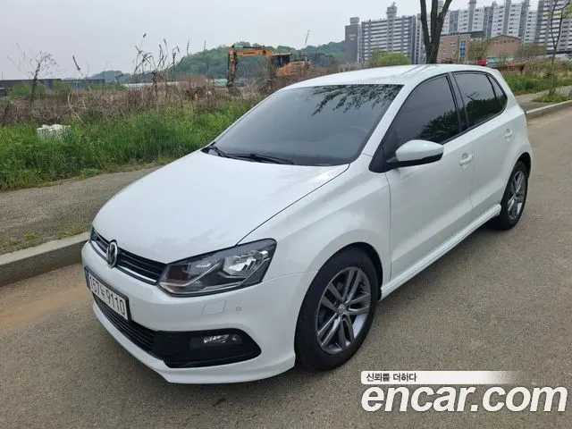 VOLKSWAGEN POLO 2016