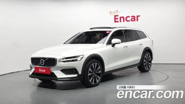 VOLVO V60 CROSS COUNTRY 2023