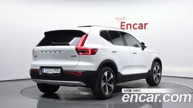 VOLVO XC40 2024