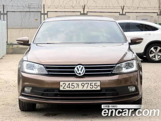 VOLKSWAGEN JETTA 2015 — 111 788 км, коричневый, Корея — под ключ — фото 1