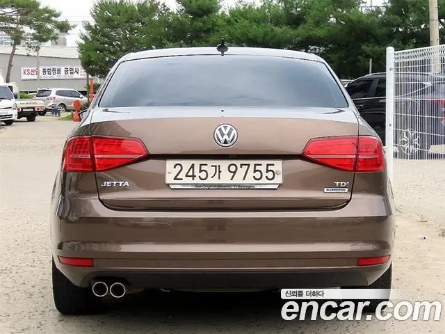 VOLKSWAGEN JETTA 2015 — 111 788 км, коричневый, Корея — под ключ — фото 4