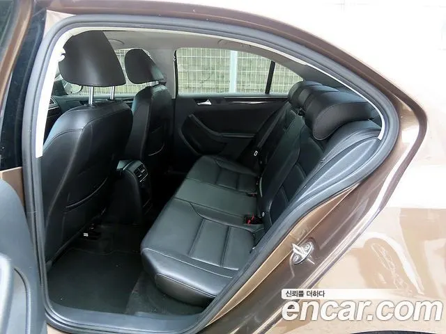 VOLKSWAGEN JETTA 2015 — 111 788 км, коричневый, Корея — под ключ — фото 6