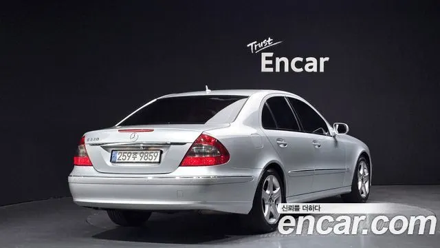 MERCEDES-BENZ E-CLASS W211 2009 — 98 236 км, серебристый, Корея — под ключ — фото 2