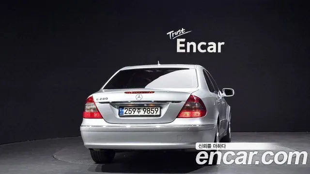 MERCEDES-BENZ E-CLASS W211 2009 — 98 236 км, серебристый, Корея — под ключ — фото 4