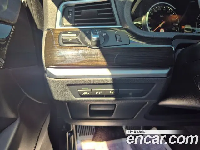 BMW 5 SERIES GT 2016 — 250 944 км, светло-серебристый, Корея — под ключ — фото 11