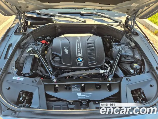 BMW 5 SERIES GT 2016 — 250 944 км, светло-серебристый, Корея — под ключ — фото 5
