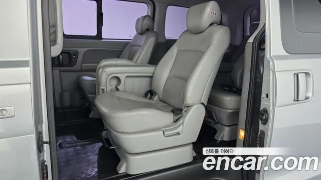 HYUNDAI GRAND STAREX 2015 — 135 839 км, серебристо-серый, Корея — под ключ — фото 12