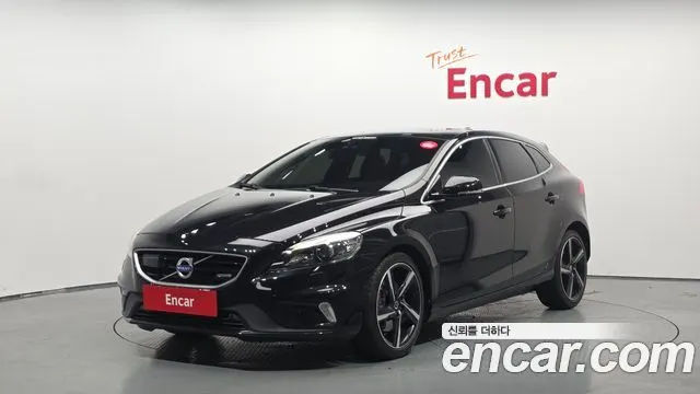 VOLVO V40 2015