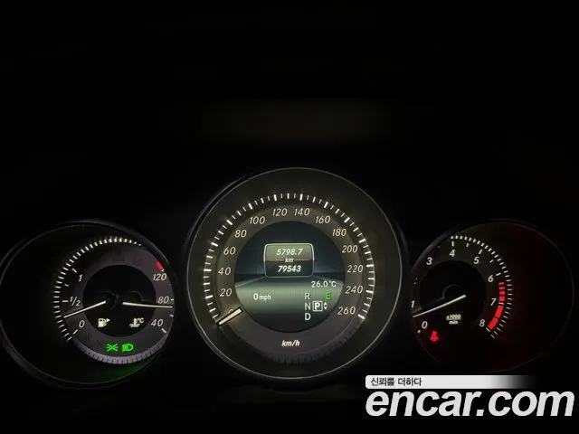 MERCEDES-BENZ E-CLASS W212 2015 — 80 500 км, серебристый, Корея — под ключ — фото 8