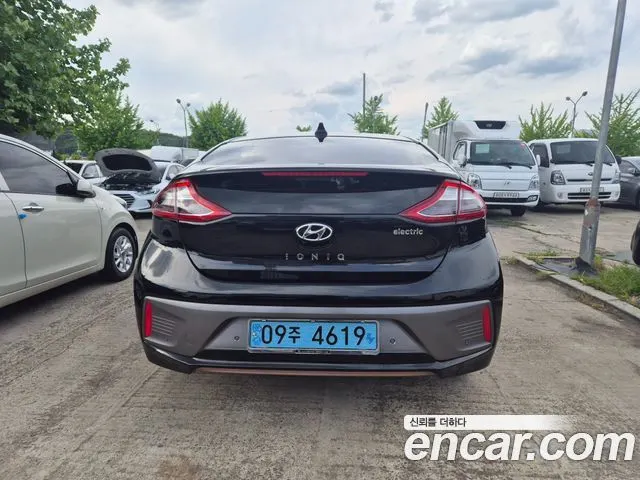 HYUNDAI IONIQ ELECTRIC 2017 — 60 110 км, чёрный, Корея — под ключ — фото 4