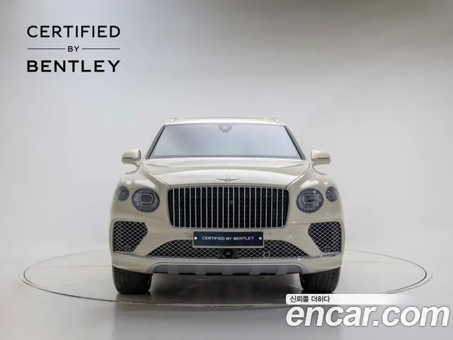 BENTLEY BENTAYGA 2025 — 4 698 км, белый-перламутр, Корея — под ключ — фото 2