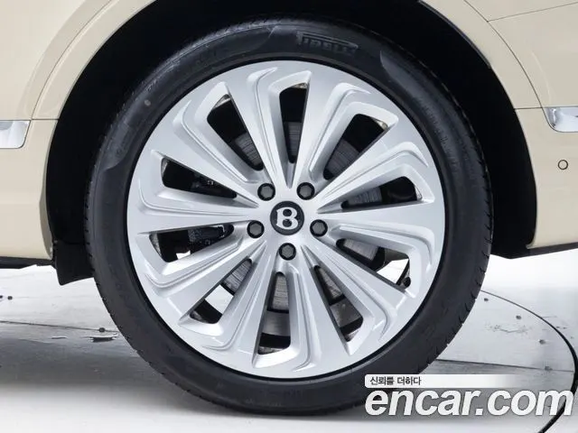 BENTLEY BENTAYGA 2025 — 4 698 км, белый-перламутр, Корея — под ключ — фото 5