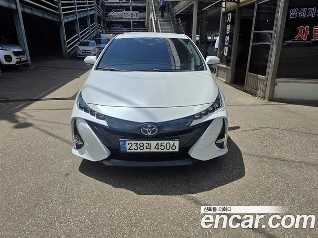 TOYOTA PRIUS 2022