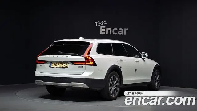VOLVO V90 CROSS COUNTRY 2021 — 44 561 км, белый, Корея — под ключ — фото 2