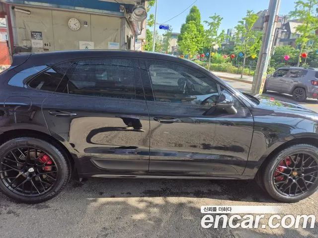 PORSCHE MACAN 2018 — 37 900 км, чёрный, Корея — под ключ — фото 1